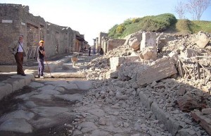 Una immagine della Domus dei Gladiatori crollata oggi 6 novembre 2010 a Pompei.L'area al momento è transennata e non è possibile accedere. La Domus è sulla via principale, via dell'Abbondanza, quella maggiormente percorsa dai turisti, in direzione Porta Anfiteatro. Predisposto un percorso alternativo per i tanti turisti 
