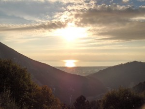 Il tramonto , la vallata della Versilia vista dal Monte Calvario. 